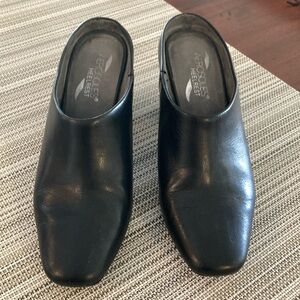 Aerosoles Women's Black Mules size 7.5